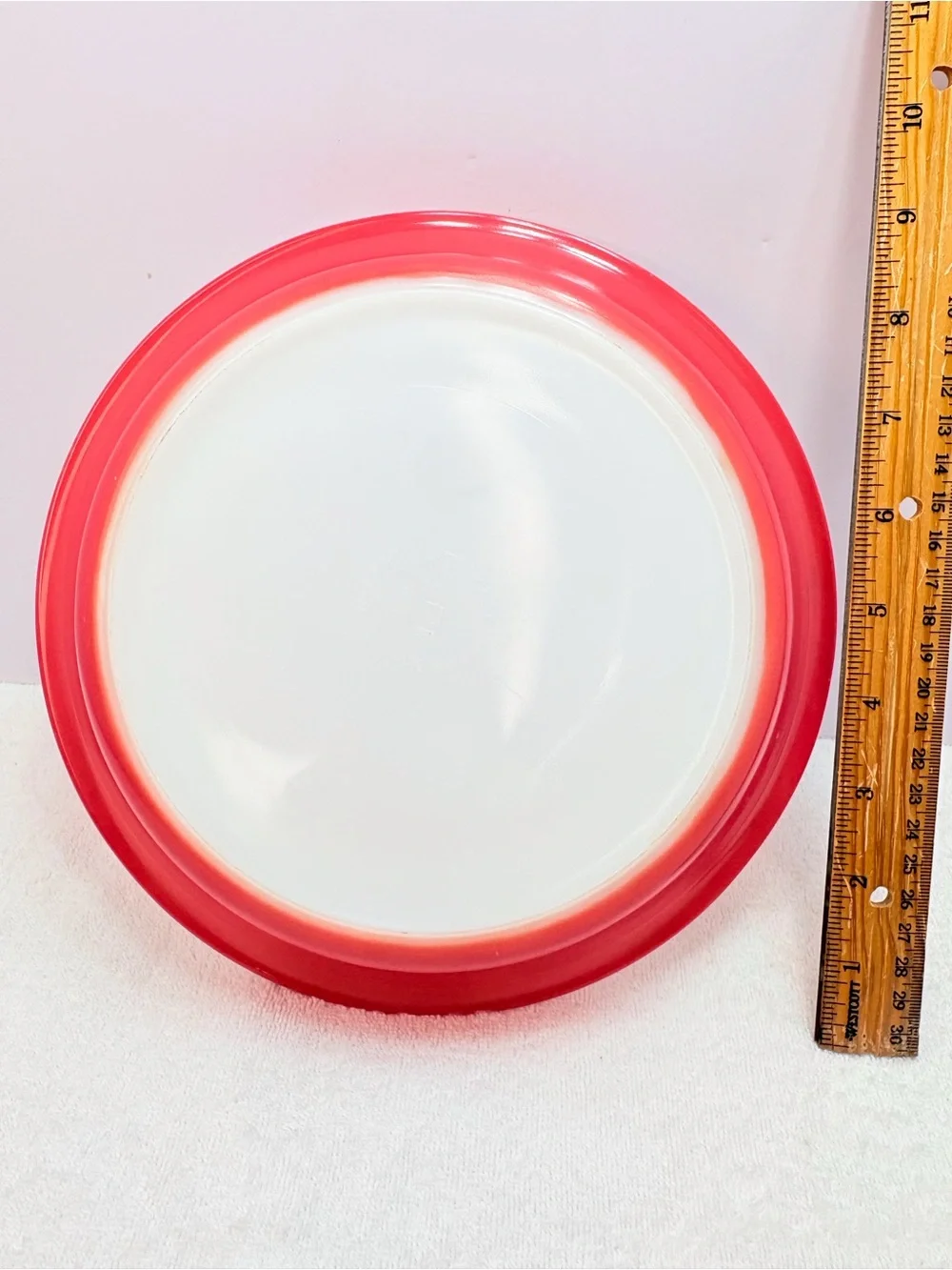 Vintage Pyrex Pie Dish In Excellent Condition